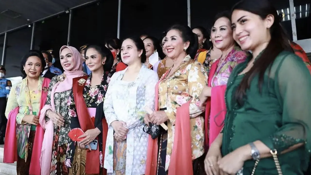 Tampilan Puan Maharani yang Kerap Menggenakan Pakaian Bernuasa Indonesia