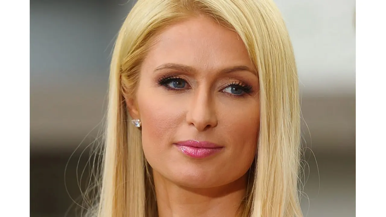 Paris Hilton Butuh Sumbangan Ide Nama untuk Anjing Barunya