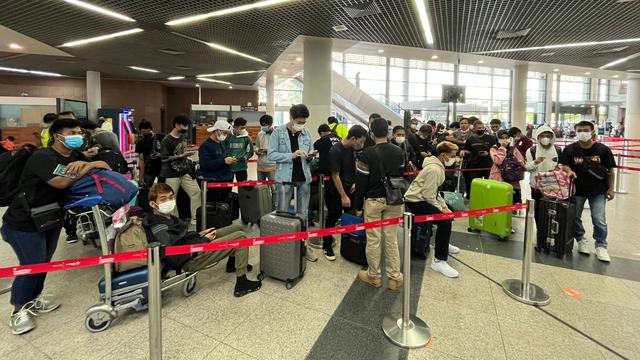 Proses repatriasi WNI dari Kamboja korban penipuan lowongan kerja. (Dok: Kemlu RI)