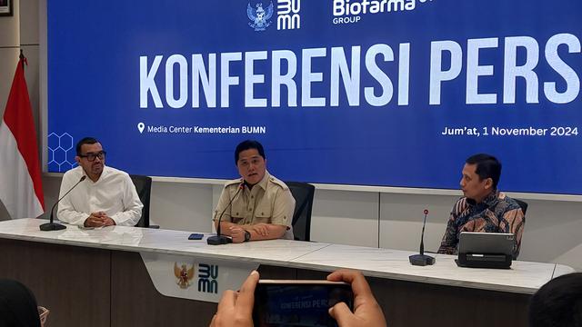 Menteri BUMN Erick Thohir dalam Konferensi Pers mengenai Indo Farma di Kantor Kementerian BUMN, Jakarta, Jumat (1/11/2024).