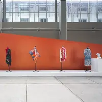 Kepeduliaan Terhadap Kesehatan Jantung Digambarkan Melalui Fashion, Karya Seni, Hingga Buku