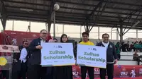 Menteri Perdagangan Zulkifli Hasan (Zulhas) memberikan bantuan beasiswa kepada mahasiswa Universitas Muhammadiyah Jakarta (UMJ). (Dok. Istimewa)