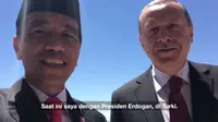 Di sela-sela pertemuannya dengan Presiden Turki Recep Tayyip Erdogan, Jokowi menyempatkan membuat video blog atau vlog. (facebook.com)