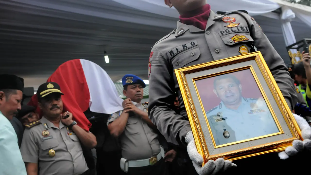 [FOTO] Suasana Haru Pemakaman AKBP Pamudji