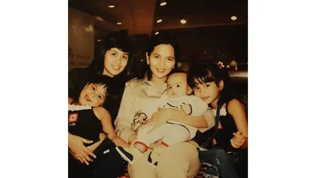 6 Foto Masa Kecil Maudy Ayunda, Imut dan Menggemaskan