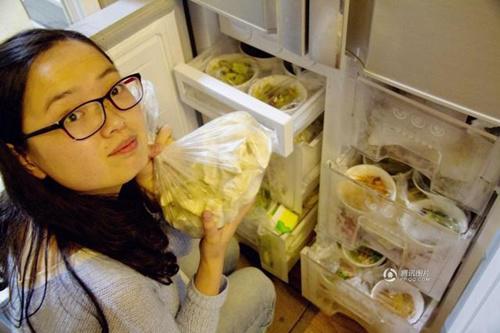 Zhao dan makanan yang telah dibuat oleh suami | Photo: Copyright shanghaiist.com