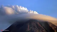 Merapi Muntahkan Hujan Pasir Saat Sahur, Warga Sleman Panik