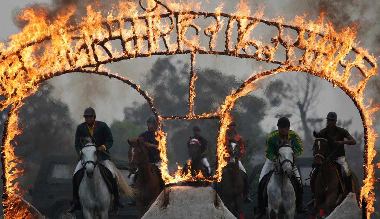 Aksi Prajurit Penunggang Kuda dalam Festival Ghode Jatra