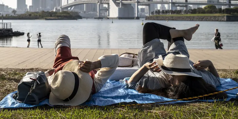 Menikmati Hari yang Cerah di Tepi Teluk Odaiba Tokyo