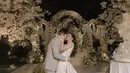 Di hari pernikahannya, Yunita Siregar tampil cantik bak princess dengan ball gown putih [@yunitasiregar]