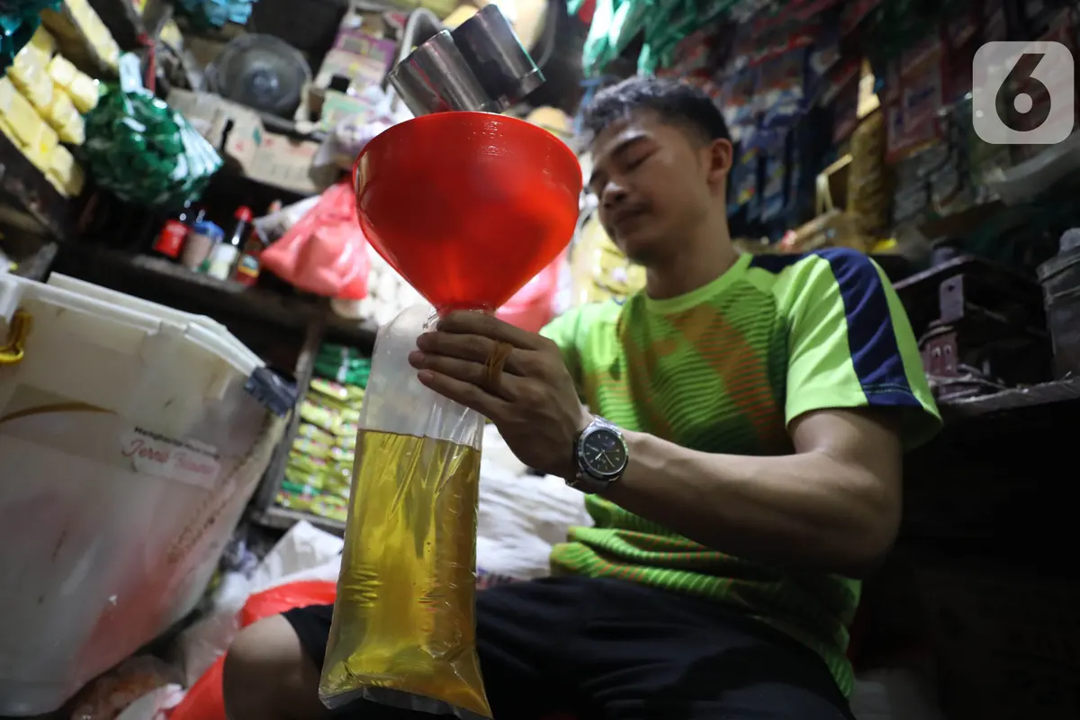 Minyak Goreng Curah di Pasar Tradisional Masih Diangka 15 Ribu Rupiah per Liter