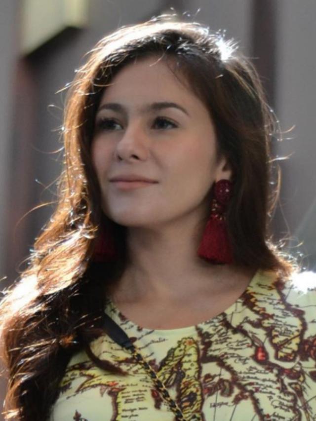 Atiqah Hasiholan dan Wulan Guritno dalam Balutan Makeup ...