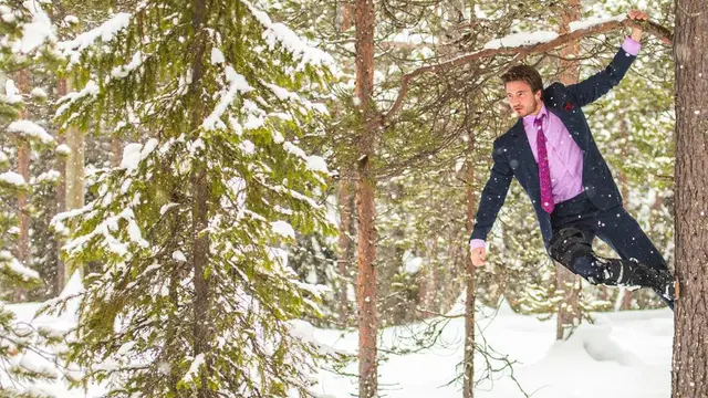 [Bintang] Tergemas! Kamu Pasti Bakal Salfok Diajar Guru Matematika Ganteng Ini