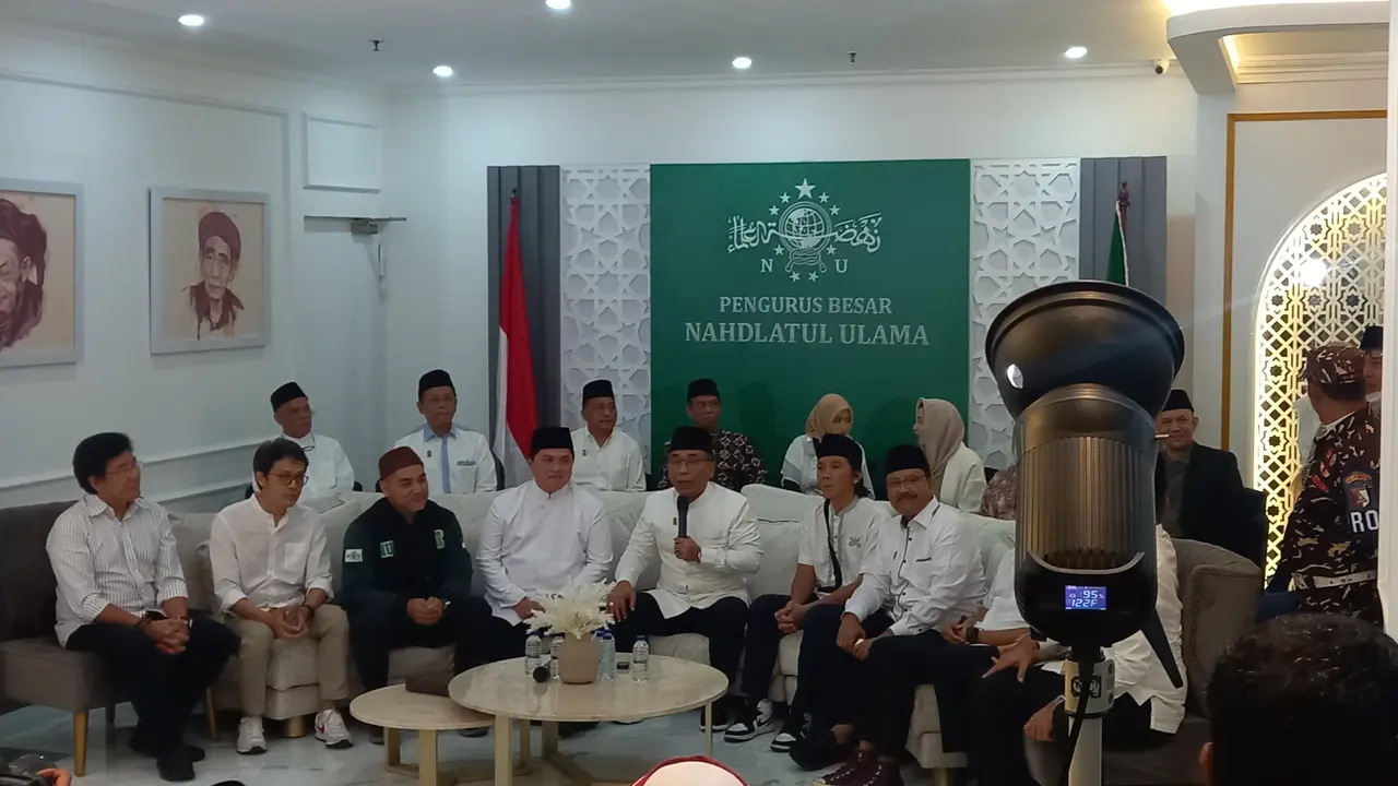 Menteri Badan Usaha Milik Negara (BUMN) Erick Thohir saat jumpa pers acara Resepsi Puncak Satu Abad NU di Kantor PBNU