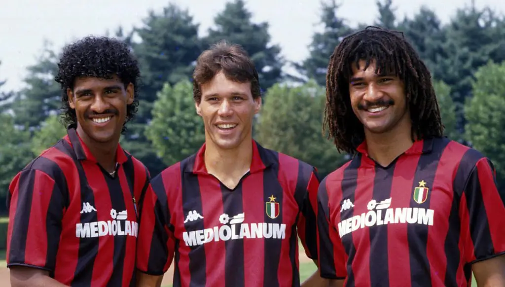 Ruud Gullit (kanan) bersama Trio Belanda saat masih membela AC Milan, Marco van Basten (tengah) dan Frank Rijkaard. (AC Milan)