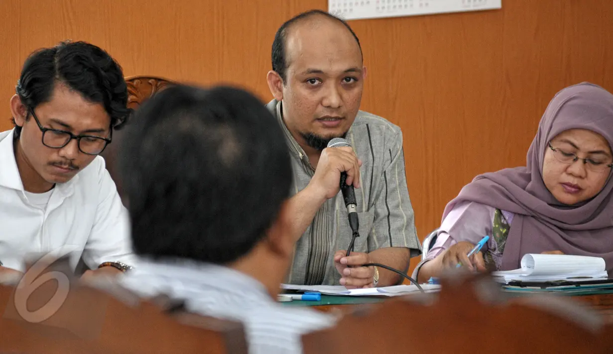 Novel Baswedan kembali menjalani sidang praperadilan dengan agenda mendengarkan keterangan saksi dari pihak termohon (Bareskrim Polri) di Pengadilan Negeri Jakarta Selatan, Jumat (5/6/2015). (Liputan6.com/Yoppy Renato)
