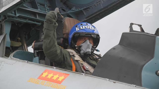 Panglima dan Kapolri Saat Naik Sukhoi