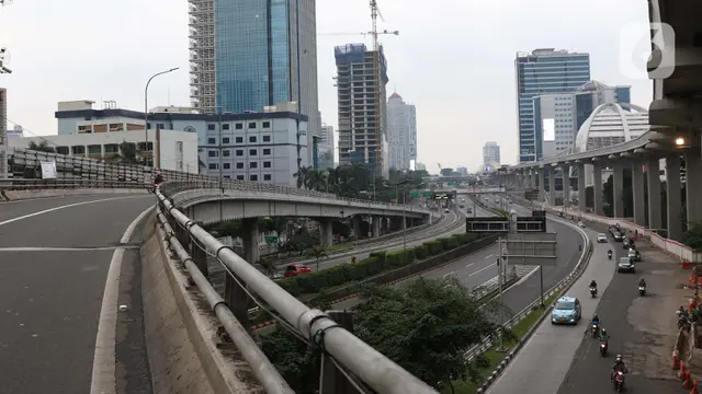 Hari Minggu Pertama PSBB, Jalanan Jakarta Lengang
