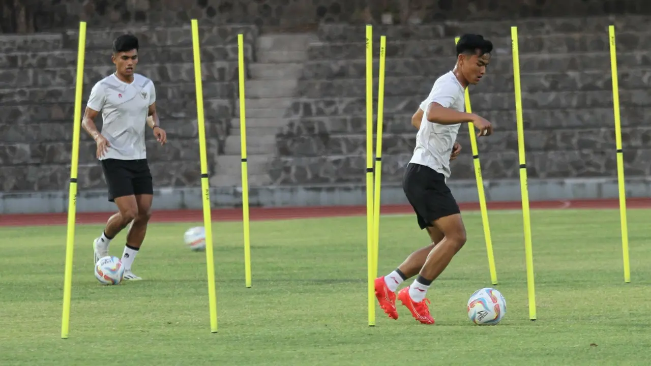 Pratama Arhan Saat Latihan Perdana di Stadion Sriwedari
