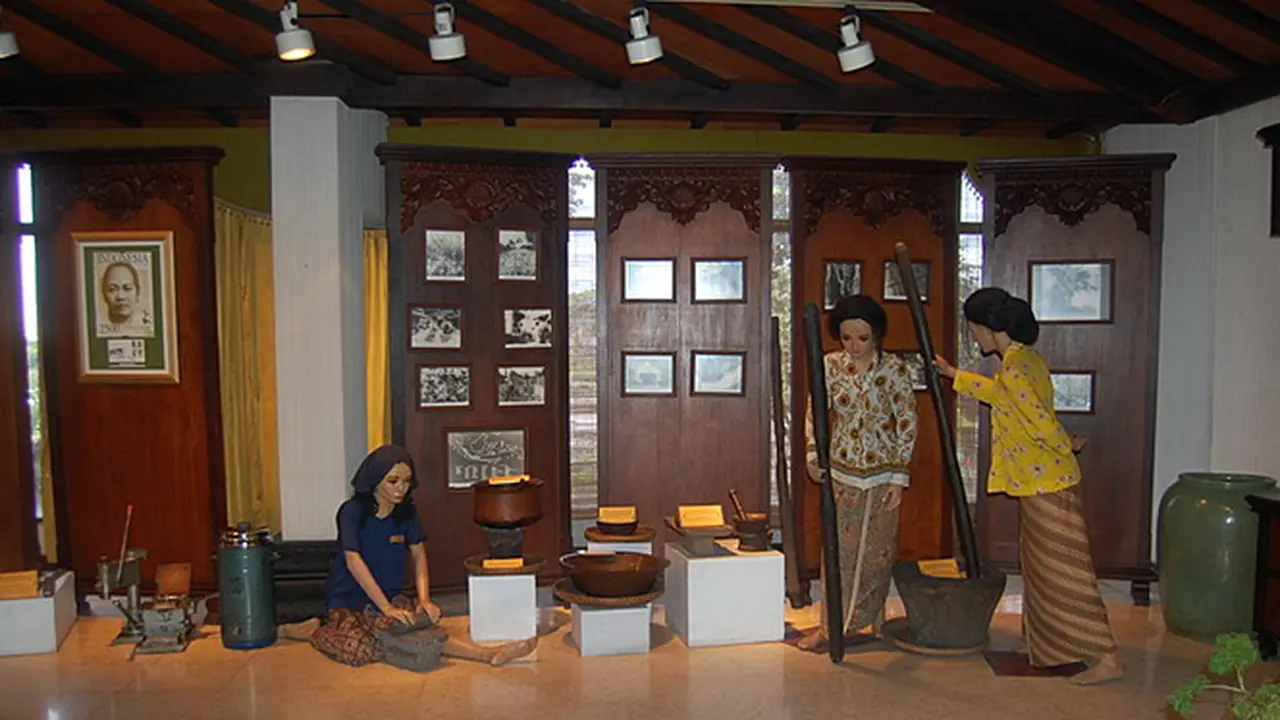 Telah terjadi perubahan atau kemajuan zaman yang menuntut manajemen perusahaan, termasuk Nyonya Meneer mengikuti derap langkah bisnis.