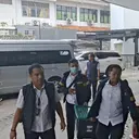 Polisi Angkut Barang Bukti Kasus Febrie Adriansyah ke Kejagung