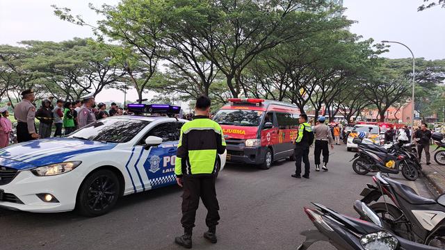 Tiga jenazah korban pesawat jatuh di BSD, Tangerang Selatan dibawa ke RS Polri.