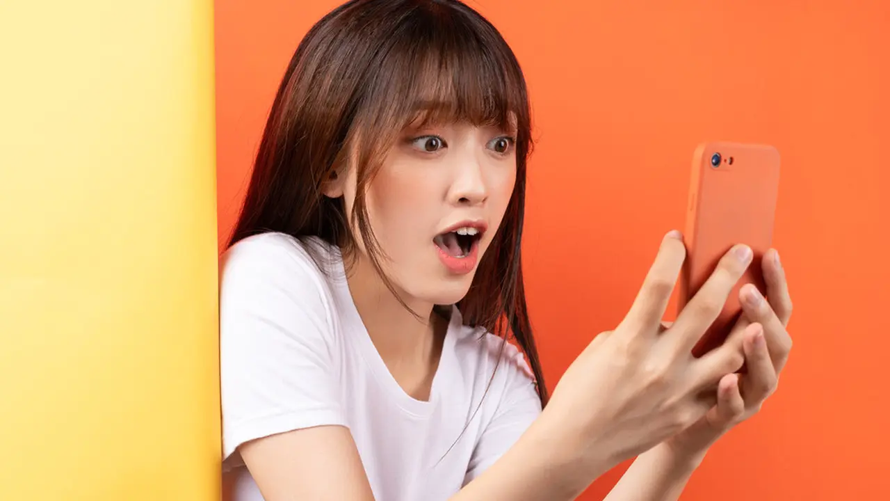Ilustrasi browsing via smartphone