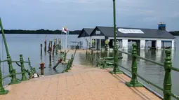 Survei Geologi AS melaporkan gempa berkekuatan sekitar 6,8 berpusat di lepas pantai. Pantai Pasifik, sekitar 50 mil (80 kilometer) selatan Guayaquil. (ARIEL SUAREZ / AFP)