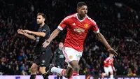 Menjalani debut sebagai peman baru di Manchester United tentu bukan perkara yang mudah. Ekspektasi dari para fans kadang malah menjadi beban. Namun 5 pemain berikut mampu menjawab ekspektasi tersebut dengan gol yang dilesakkan. Yuk simak kelima pemain tersebut. (AFP/Oli Scarff)