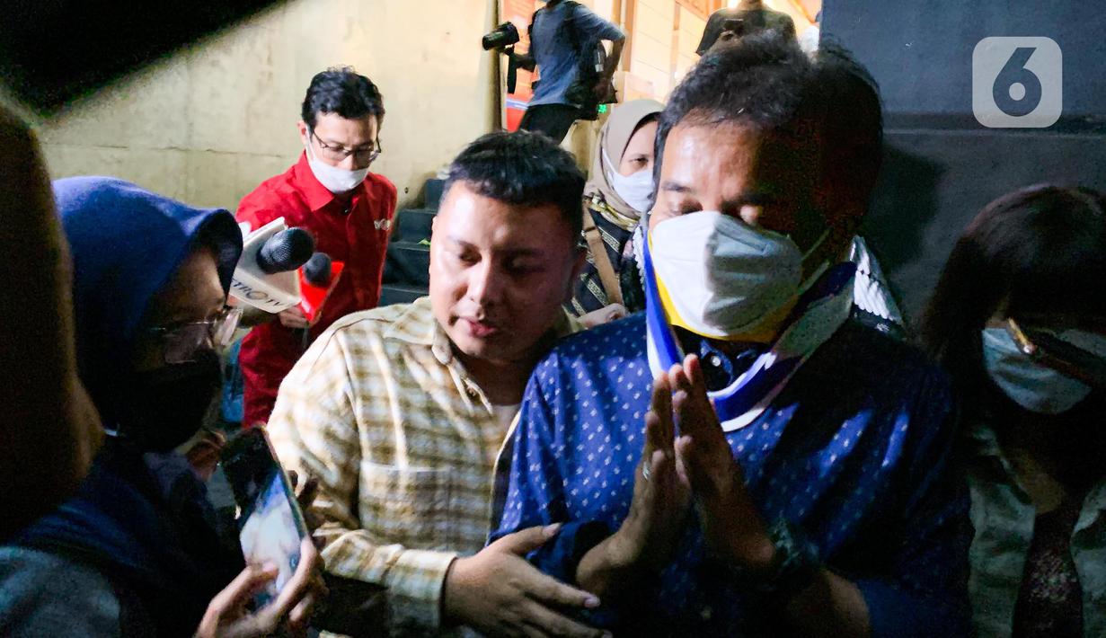 Roy Suryo usai menjalani pemeriksaan di Direskrimum Polda Metro Jaya, Jakarta, Kamis (28/7/2022). Roy Suryo telah menjalani pemeriksaan lanjutan sebagai tersangka kasus meme stupa Candi Borobudur. (Liputan6.com/Faizal Fanani)