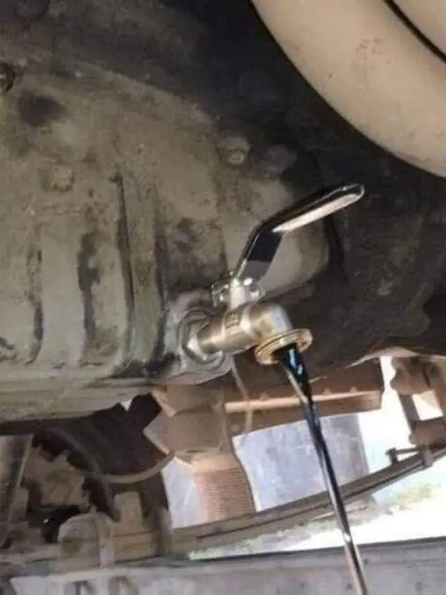 Kumpulan Potret Akal-akalan Montir Memperbaiki Mobil Seadanya, Jangan Ditiru (ist)