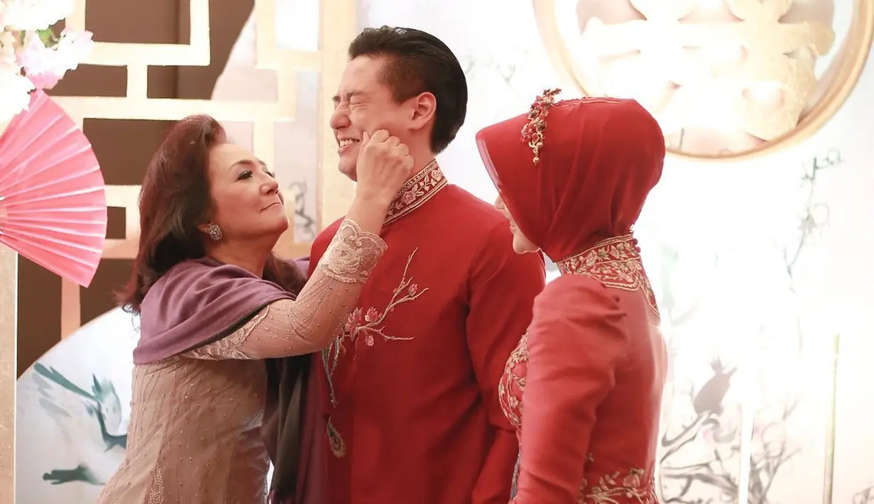 Teapai Cut Meyriska dan Roger Danuarta (instagram/dierabachir_photography)