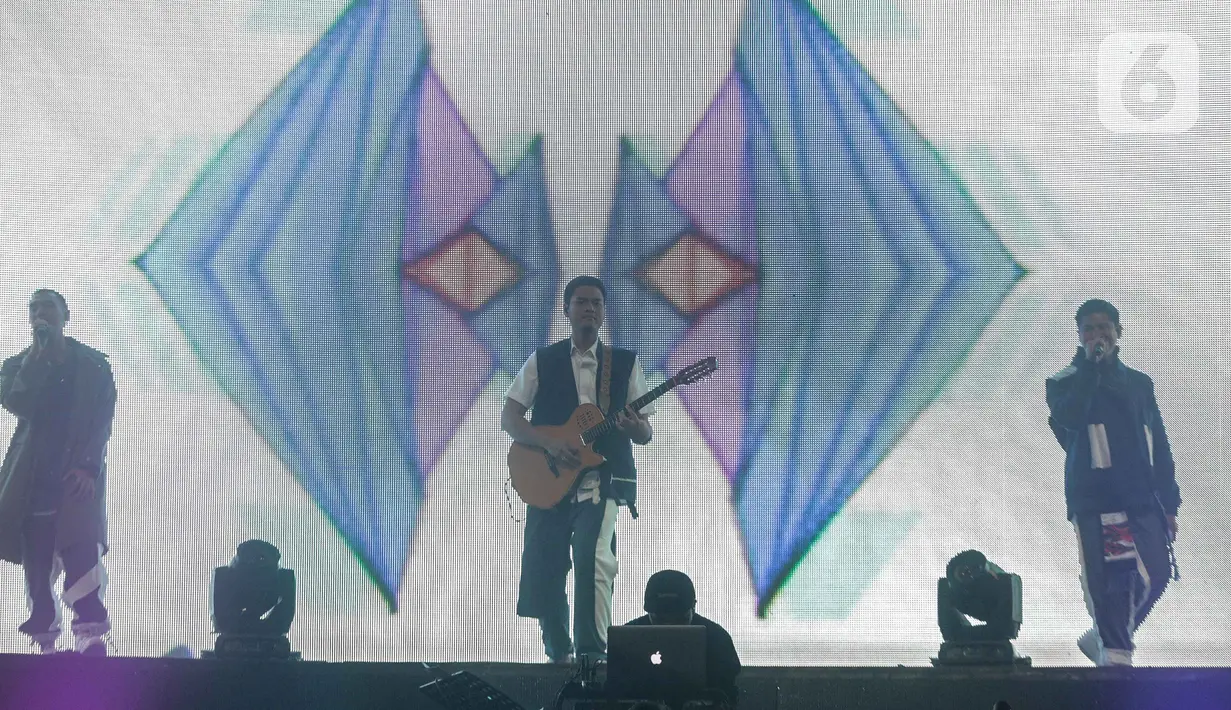 Aksi panggung RAN dalam konser “ Marcell Tujuh Belas" di Balai Sarbini, Jakarta, Jumat (18/10/2019). Dalam penampilannya mereka membawakan lagu hitsnya yaitu candu asmara dan pandangan pertama. (Liputan6.com/Faizal Fanani)