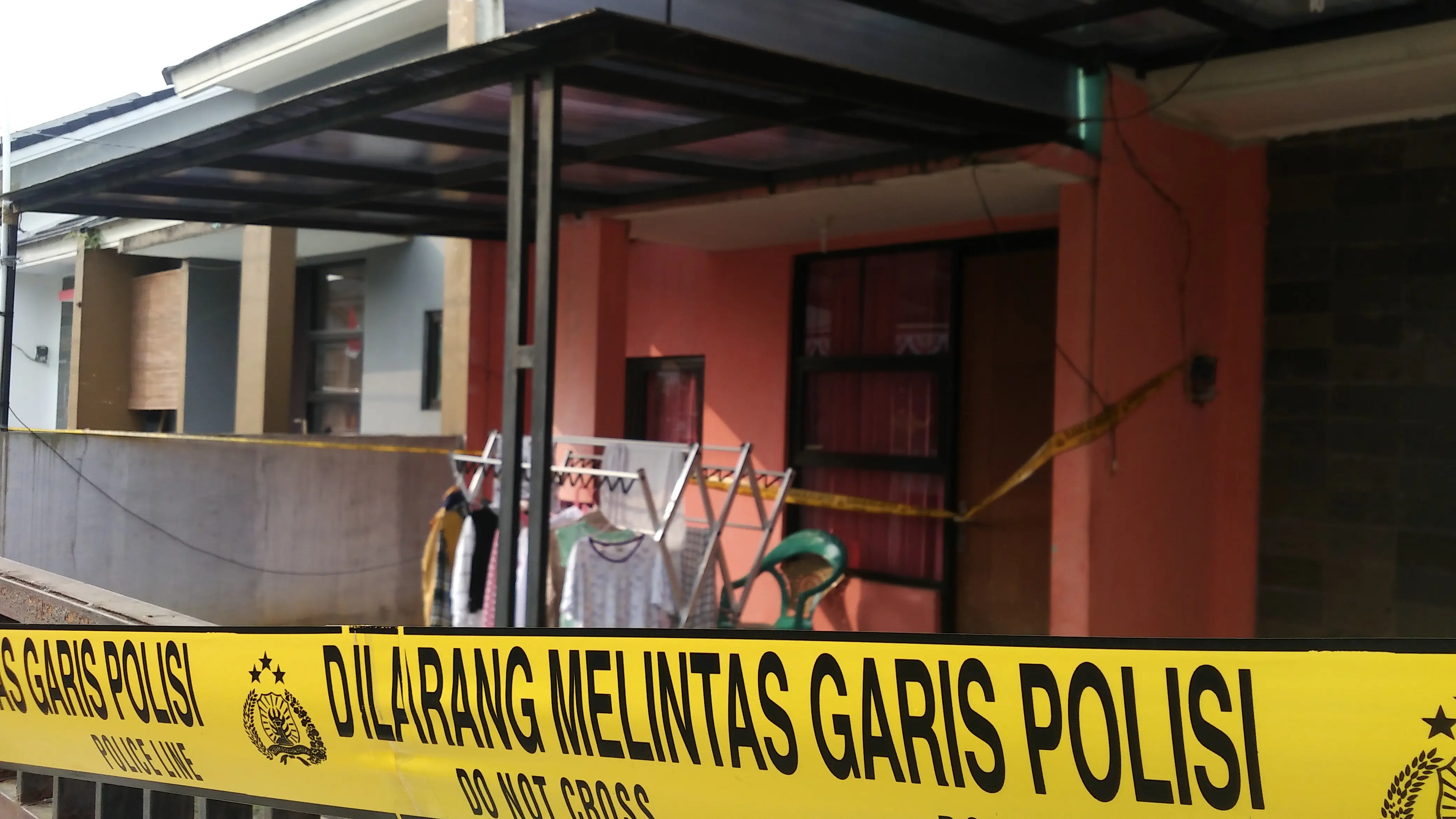 Rumah Indria Kameswari di garis polisi