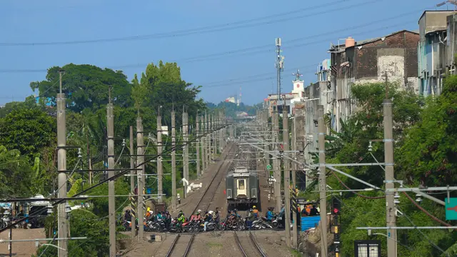 Usai Kecelakaan Kereta, Perlintasan Sebidang Ampera Dipasangi Palang Pintu