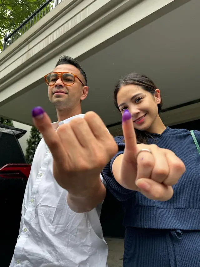 Potret 10 Artis Usai Nyoblos Pemilu, Pamer Jari Kelingking