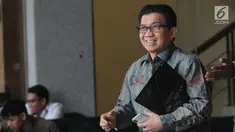 Mantan Deputi Gubernur Bank Indonesia Muliaman D Hadad usai menjalani pemeriksaan oleh penyidik di Gedung KPK, Jakarta, Senin (27/5/2019). Muliaman diperiksa untuk dimintai keterangan terkait pengembangan kasus Bank Century. (merdeka.com/Dwi Narwoko)