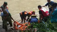Jenazah ditemukan di Sungai Ciliwung, Bogor. (Liputan6.com/Achmad Sudarno)