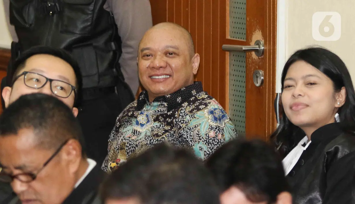 Mantan Kapolda Sumatera Barat dan Kapolda Jawa Timur (Jatim) Irjen itu mengikuti sidang kasus narkoba yang menjeratnya dengan agenda pembacaan putusan oleh majelis hakim. (Liputan6.com/Herman Zakharia)