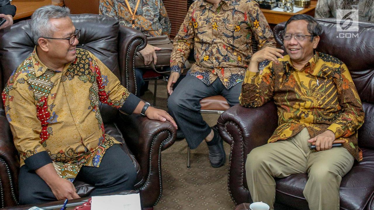 Beri Dukungan Moral, Mahfud MD Sambangi KPU