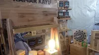 Kerennya Lampu Tidur Kayu dari Limbah Peti Kemas