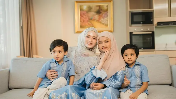 Gaya Inara Rusli Pakai Baju Lebaran Brand Sendiri, Kompak Bareng Buah Hati