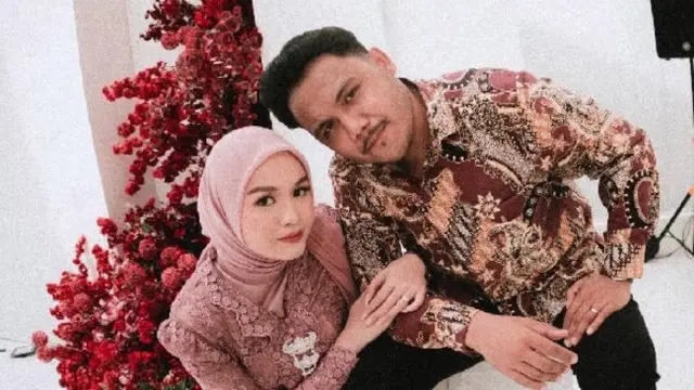 Baru Saja Langsungkan Lamaran, Intip Perjalanan Cinta Dimansyah Laitupa dan Salma Salsabil  (credit: instagram/salmasalsabil12).