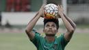Pemain Timnas U-16, Fadillah Nur Rahman, saat latihan di Lapangan Atang Soetrisna, Cijantung, Jakarta, Selasa (20/2/2018). Pemusatan latihan tahap kedua ini dilakukan untuk persiapan turnamen Jenesys di Jepang. (Bola.com/M Iqbal Ichsan)