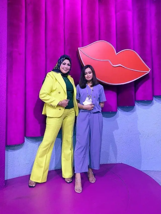 6 Potret Elly Sugigi dan Ketiga Anaknya, Ada yang Pernah Diberikan ke Tukang Sayur