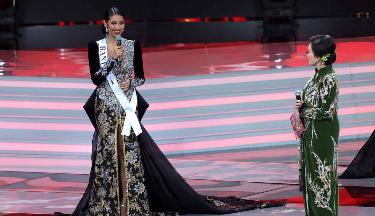 Sebagai informasi, di Grand Final Puteri Indonesia 2026, Agnes Aditya Rahajeng berhasil mengungguli finalis lainnya melalui rangkaian penilaian ketat, termasuk sesi tanya jawab pada babak empat besar yang menjadi penentu akhir. Tampak dalam foto, Agnes Aditya Rahajeng (kiri) asal Banten saat Grand Final Pemilihan Puteri Indonesia 2026 di Jakarta Internasional Convention Center, Jakarta, Jumat (24/4/2026). (Kapanlagi.com/Budy Santoso)