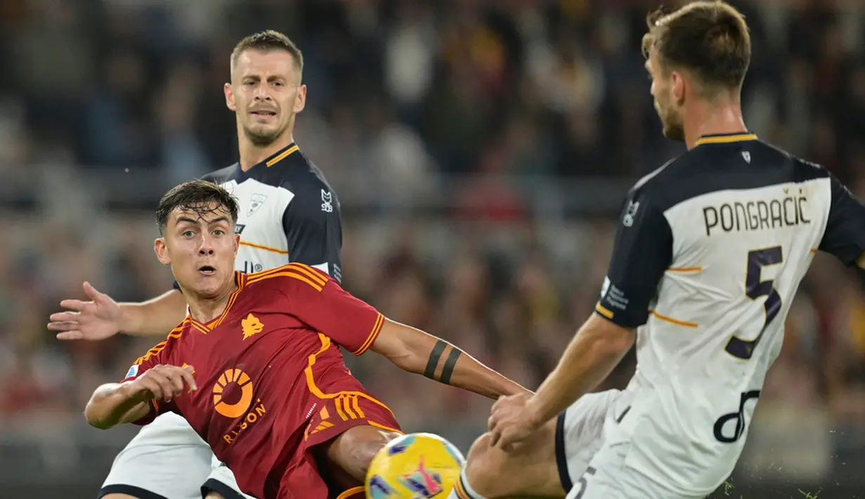 AS Roma menyamakan skor pada menit ke-92. Umpan silang Nicola Zalewski disambar tandukan Sardar Azmoun yang lolos dari pengawalan. (Alfredo Falcone/LaPresse via AP)