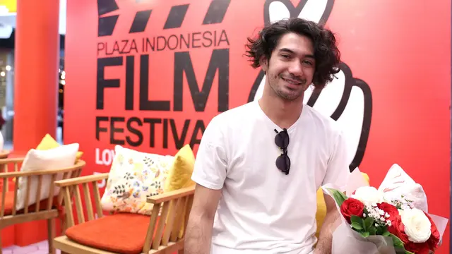 [Bintang] Reza Rahadian