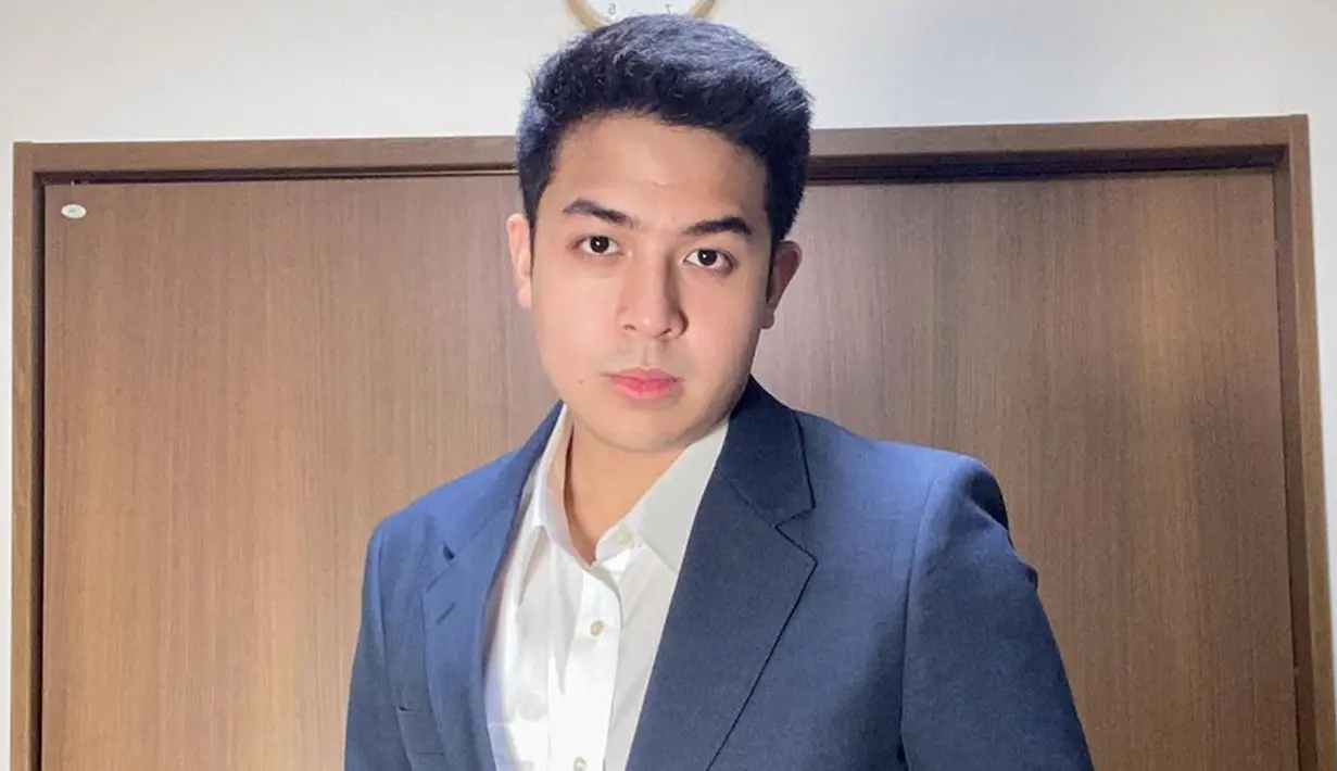 Jerome Polin sendiri terbilang aktif mengunggah gaya penampilannya di Instagram. Namun, dirinya lebih sering terlihat dengan menggunakan busana kasual. (Liputan6.com/IG/@jeromepolin)