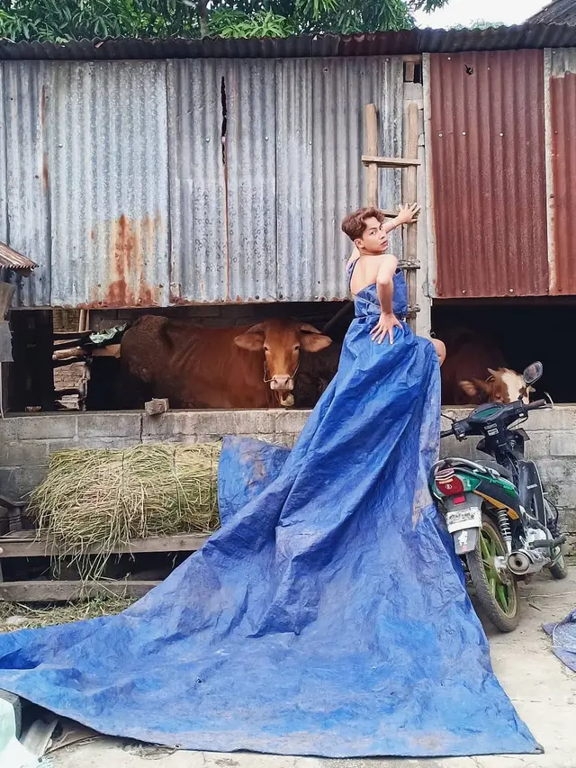 6 Gaya Melki Spomo Pakai Gaun Low Budget Ini Bikin Ngakak